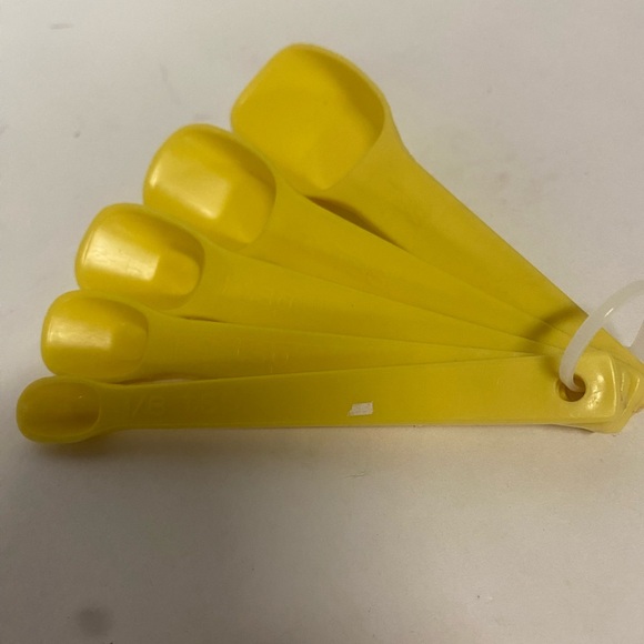 Vintage Rubbermaid Yellow Measuring Spoons Set of 5 . 2231-2236 - Picture 3 of 5